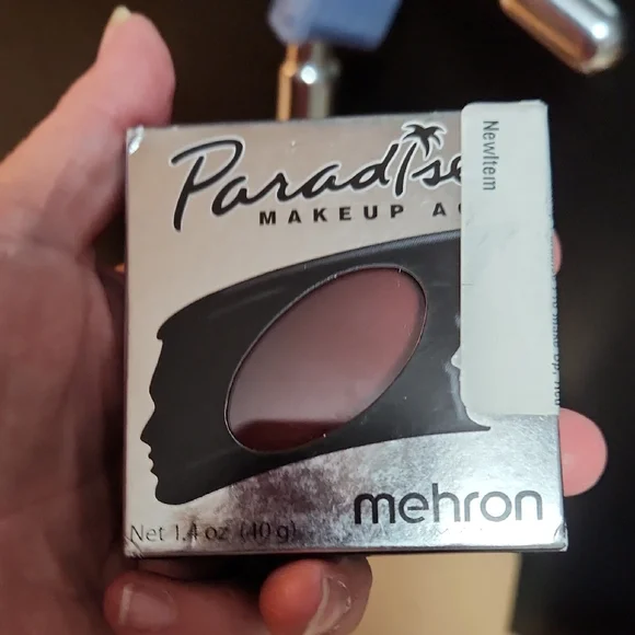 Mehron Paradise Makeup AQ in Rich Red - Picture 2 of 5